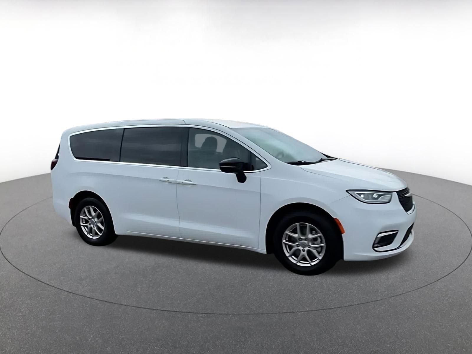 Thumbnail: 2025 Chrysler Pacifica - 2