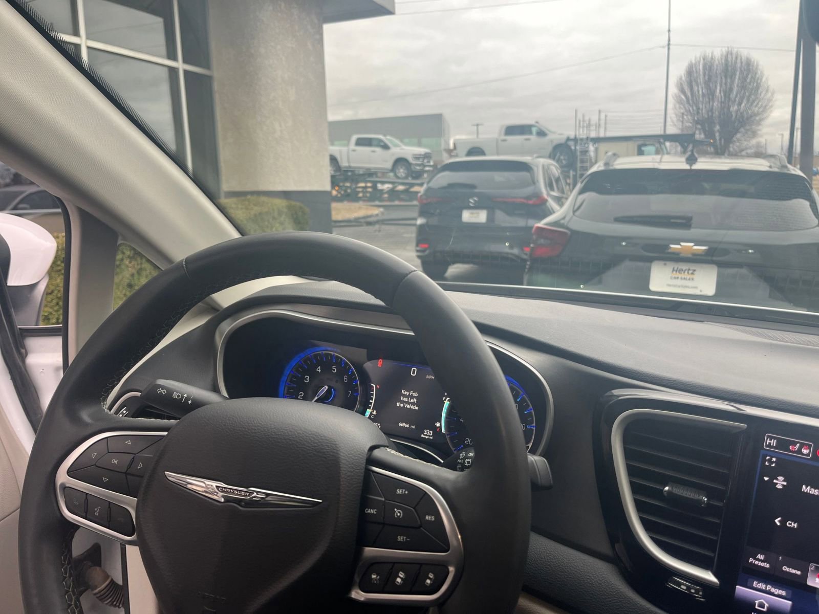 Thumbnail: 2023 Chrysler Pacifica - 34