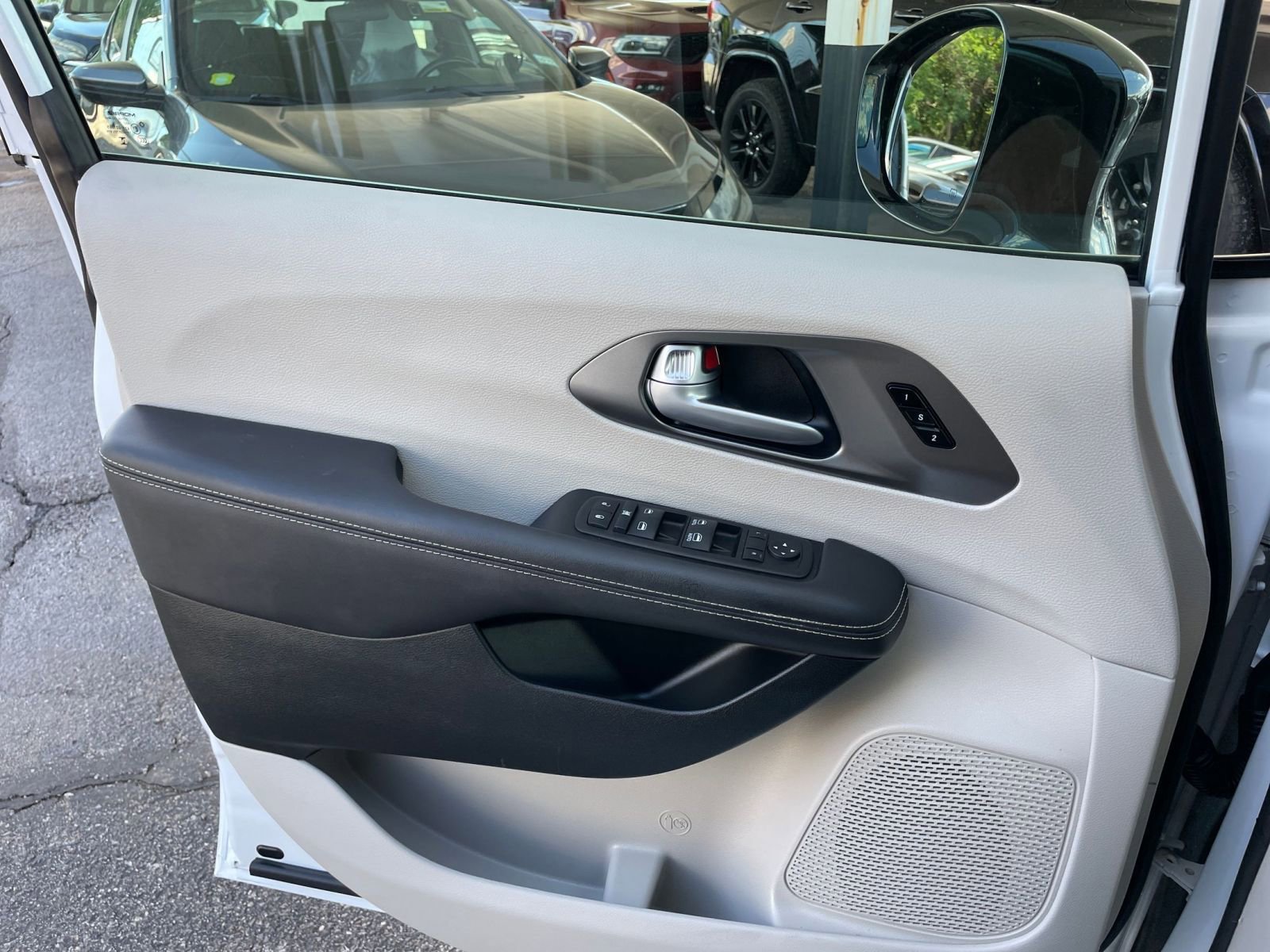 Thumbnail: 2024 Chrysler Pacifica - 20