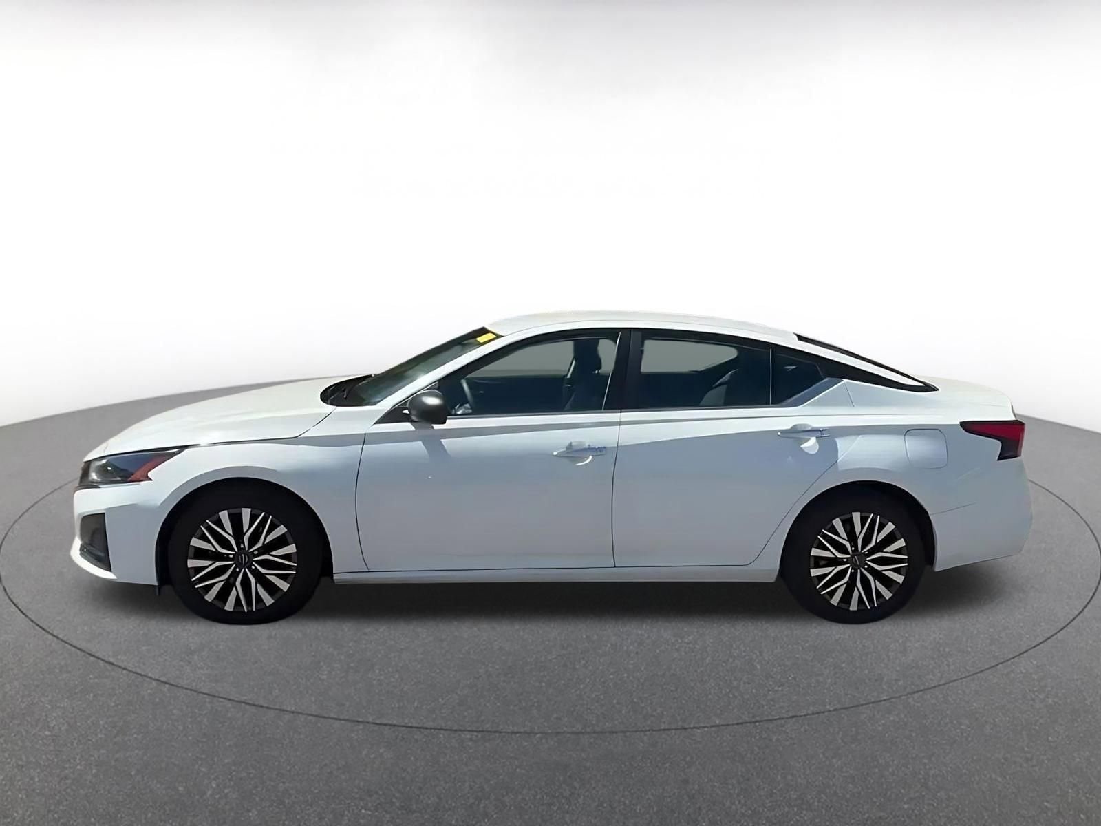 Thumbnail: 2025 Nissan Altima - 9