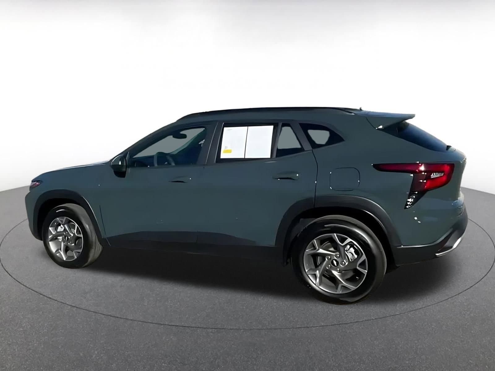 Thumbnail: 2025 Chevrolet Trax - 8