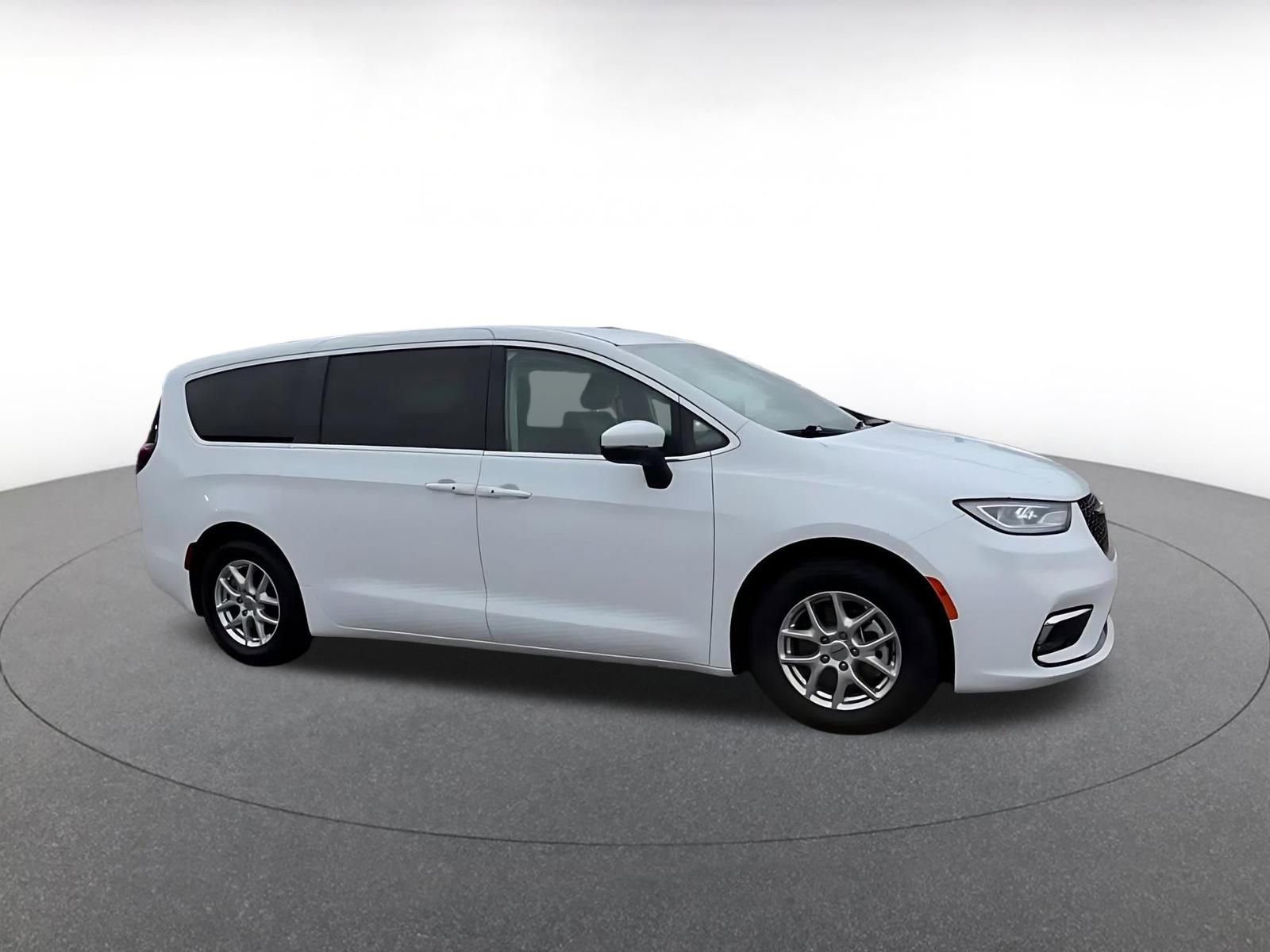 Thumbnail: 2023 Chrysler Pacifica - 2