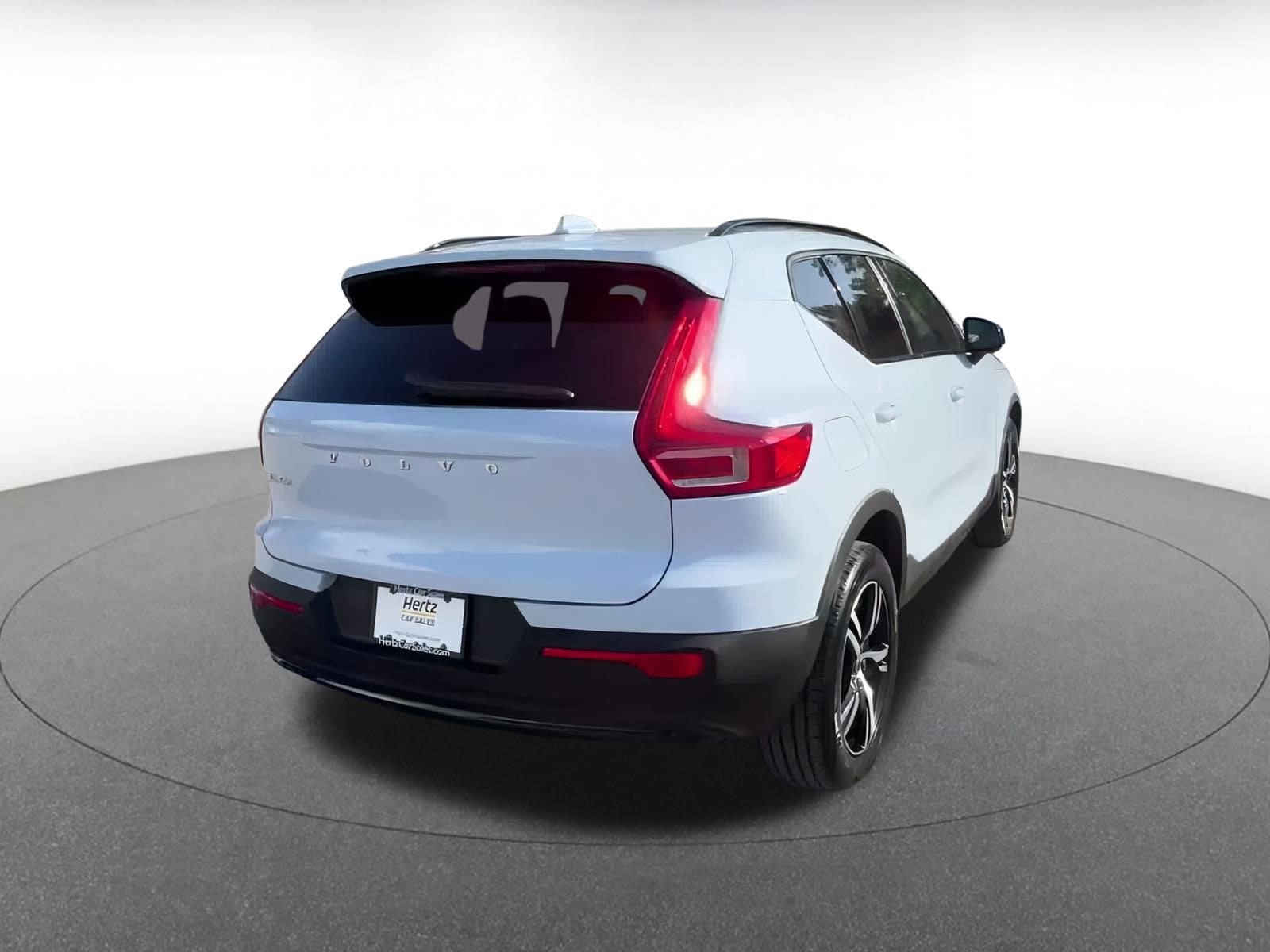 Thumbnail: 2024 Volvo XC40 - 13