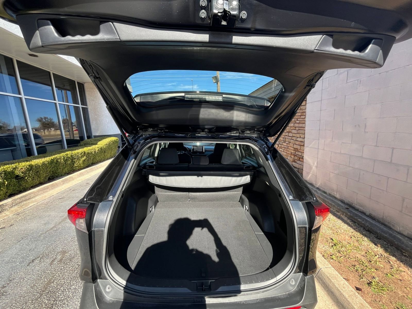 Thumbnail: 2025 Toyota RAV4 - 31