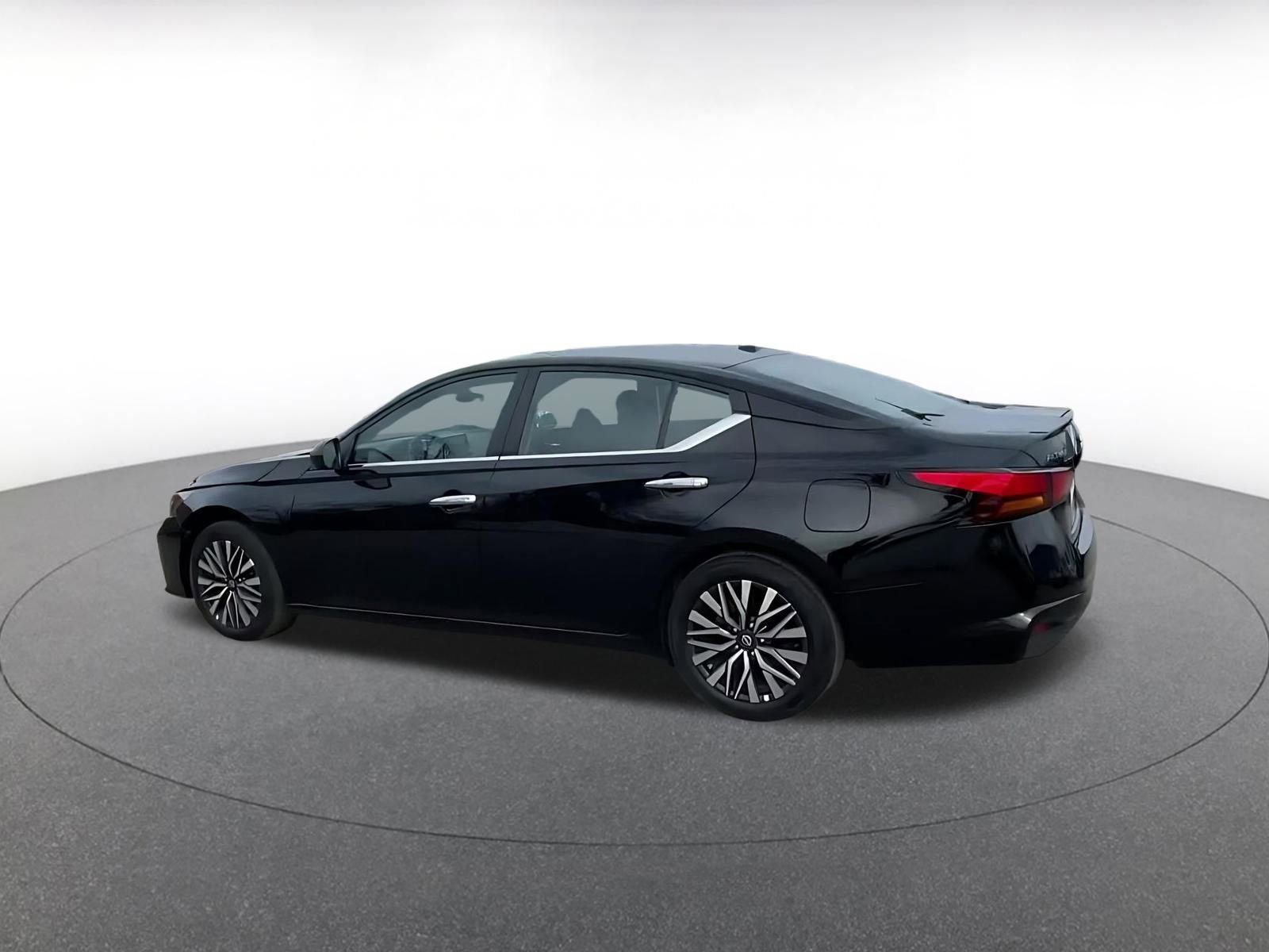 Thumbnail: 2025 Nissan Altima - 10