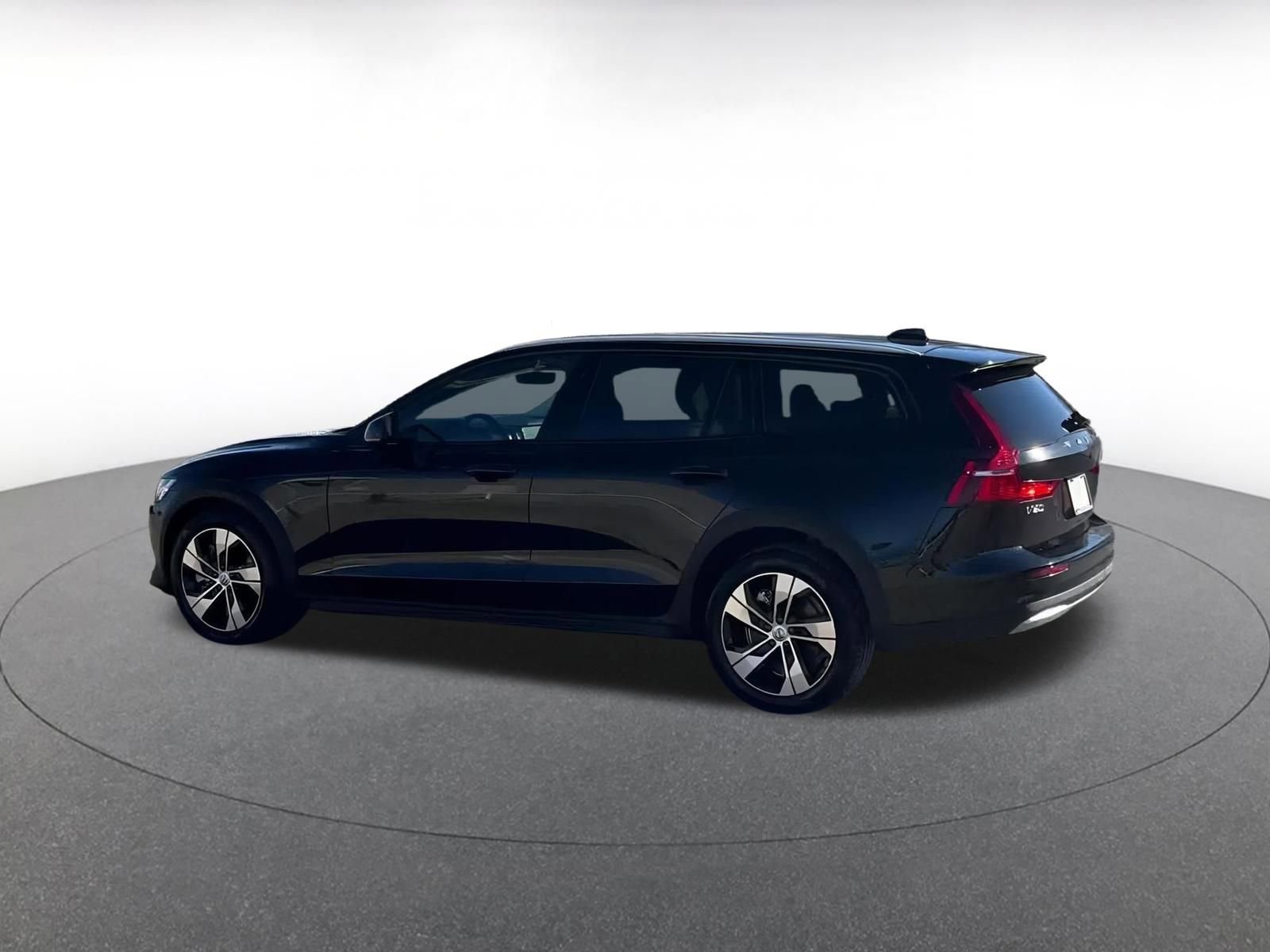 Thumbnail: 2025 Volvo S60 - 10