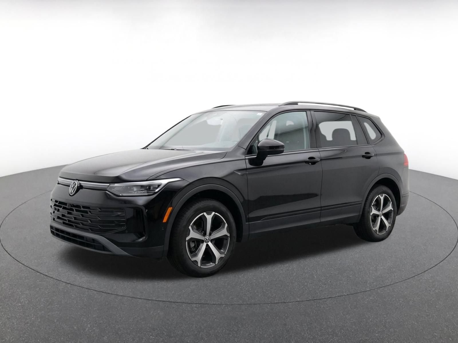 Thumbnail: 2026 Volkswagen Tiguan - 3