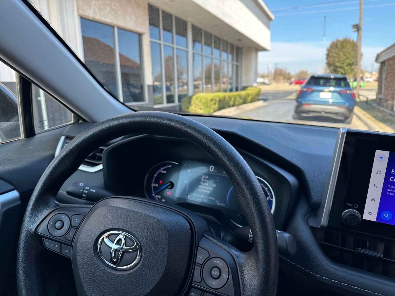 Thumbnail: 2025 Toyota RAV4 - 33