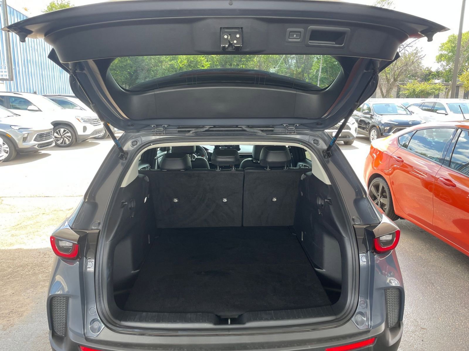 Thumbnail: 2025 Mazda CX-50 - 30