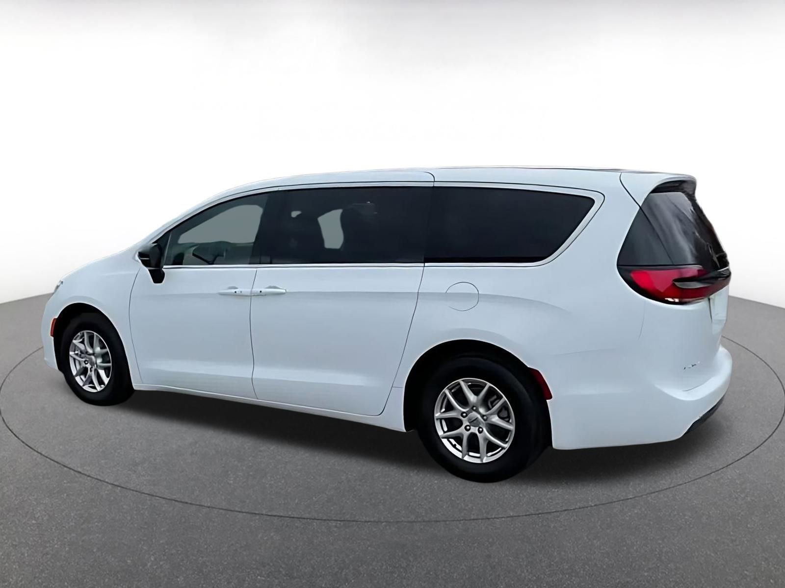 Thumbnail: 2025 Chrysler Pacifica - 10