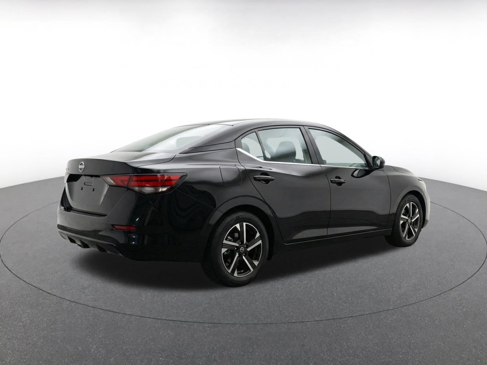 2025 Nissan Sentra SV - Photo 9