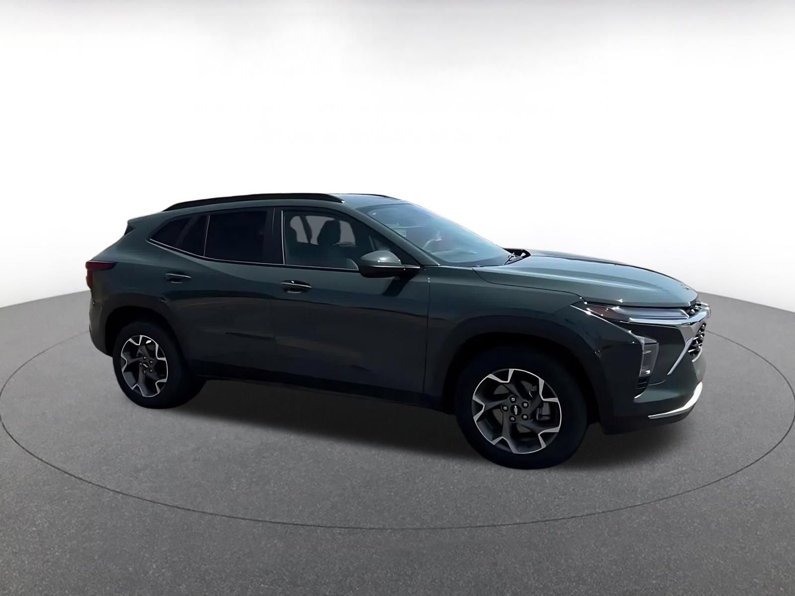 Thumbnail: 2025 Chevrolet Trax - 2