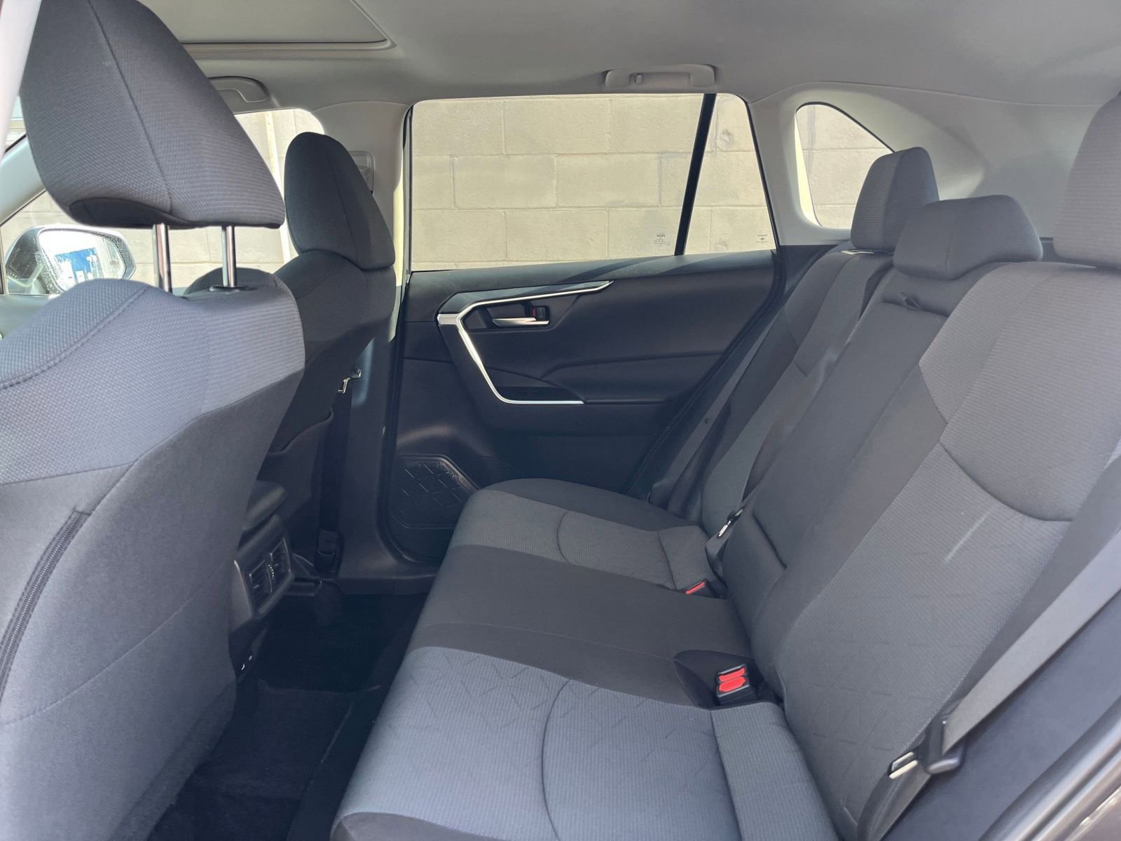 Thumbnail: 2025 Toyota RAV4 - 25