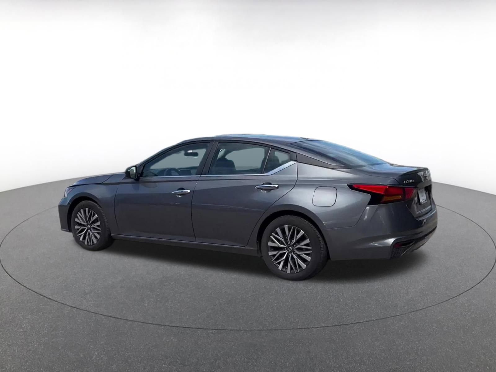 Thumbnail: 2025 Nissan Altima - 10