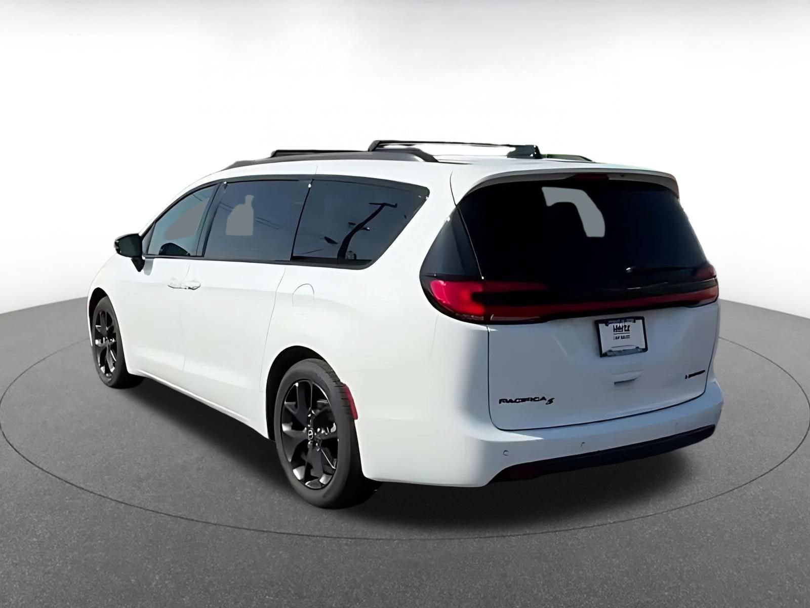 Thumbnail: 2025 Chrysler Pacifica - 10