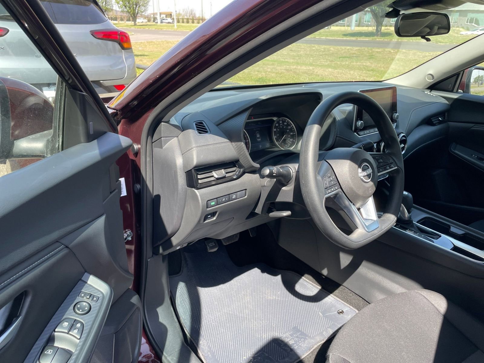 Thumbnail: 2025 Nissan Sentra - 32