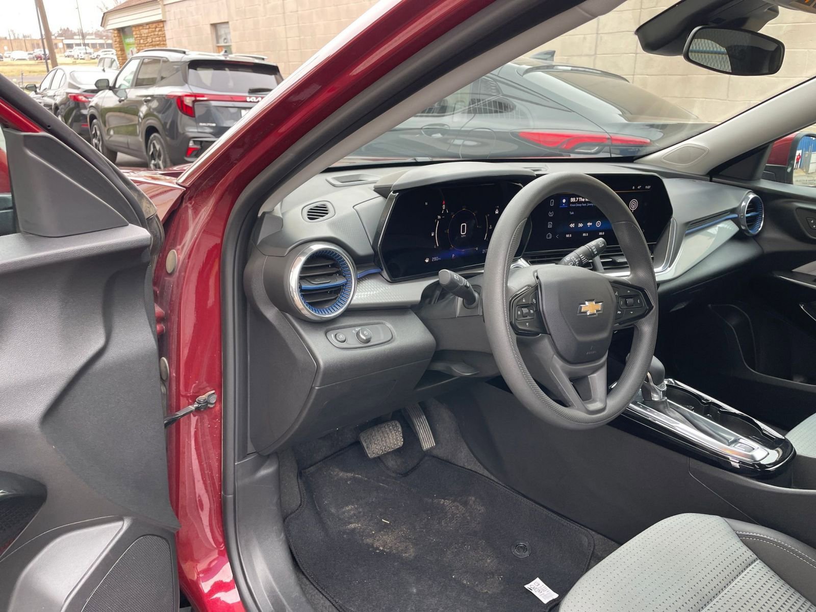 Thumbnail: 2025 Chevrolet Trax - 33