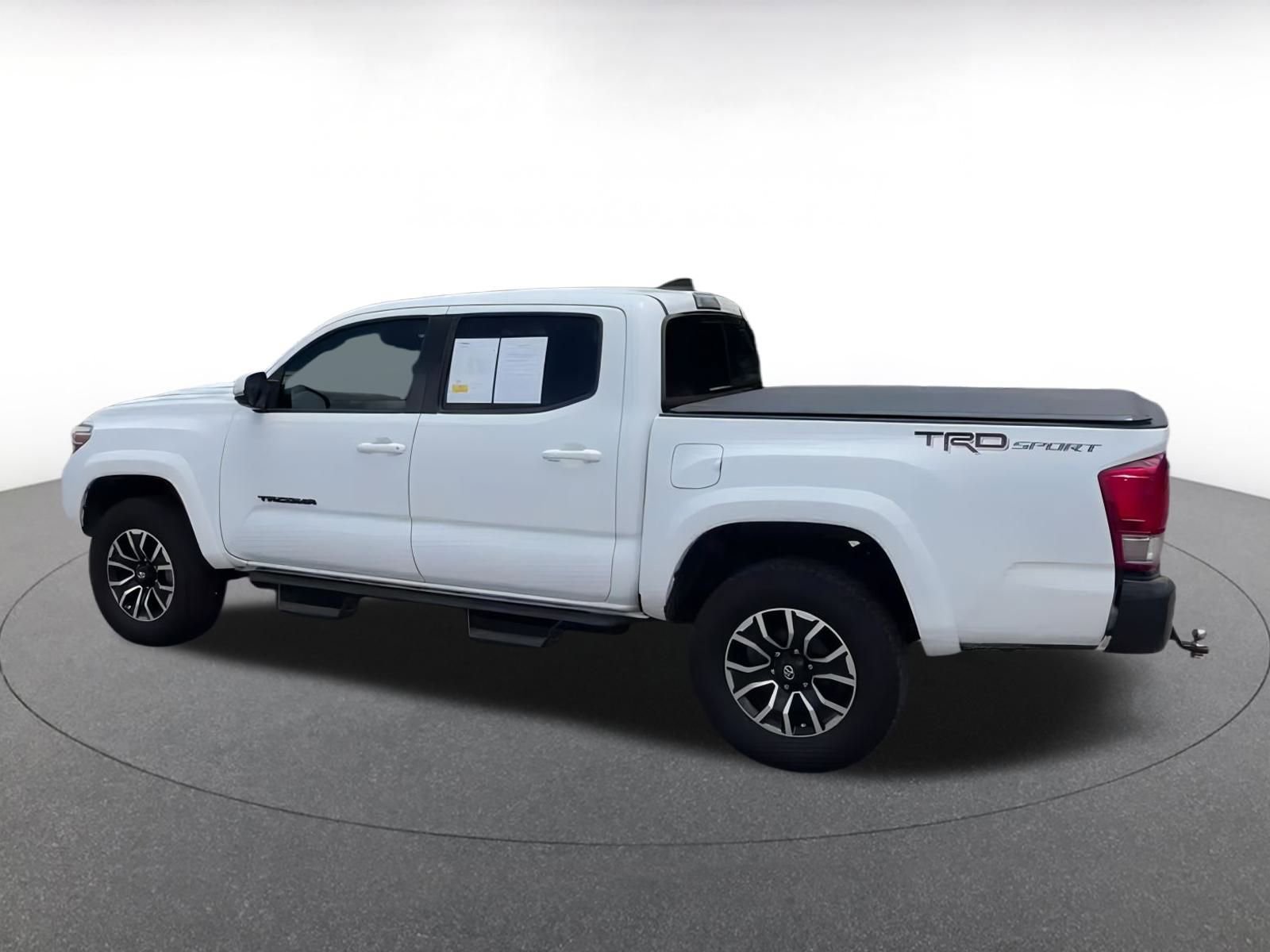 Thumbnail: 2019 Toyota Tacoma - 10