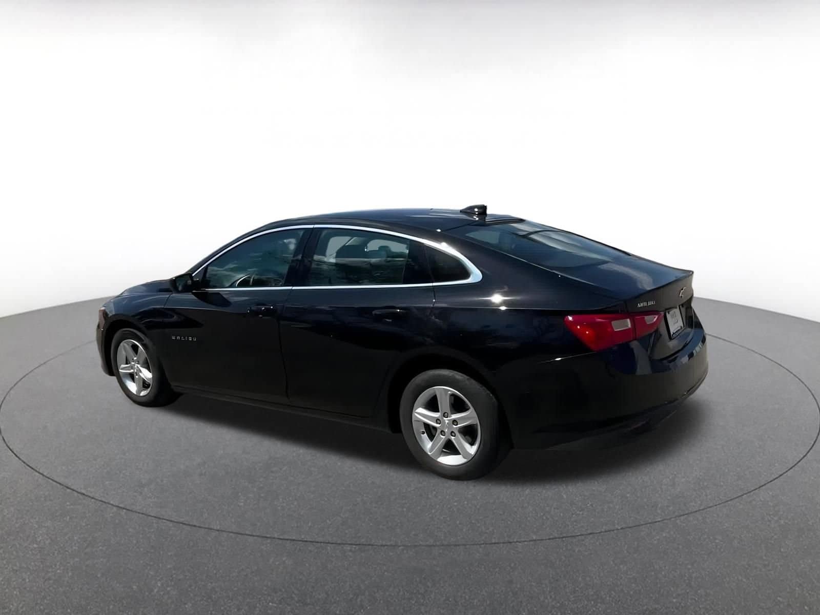 Thumbnail: 2024 Chevrolet Malibu - 10
