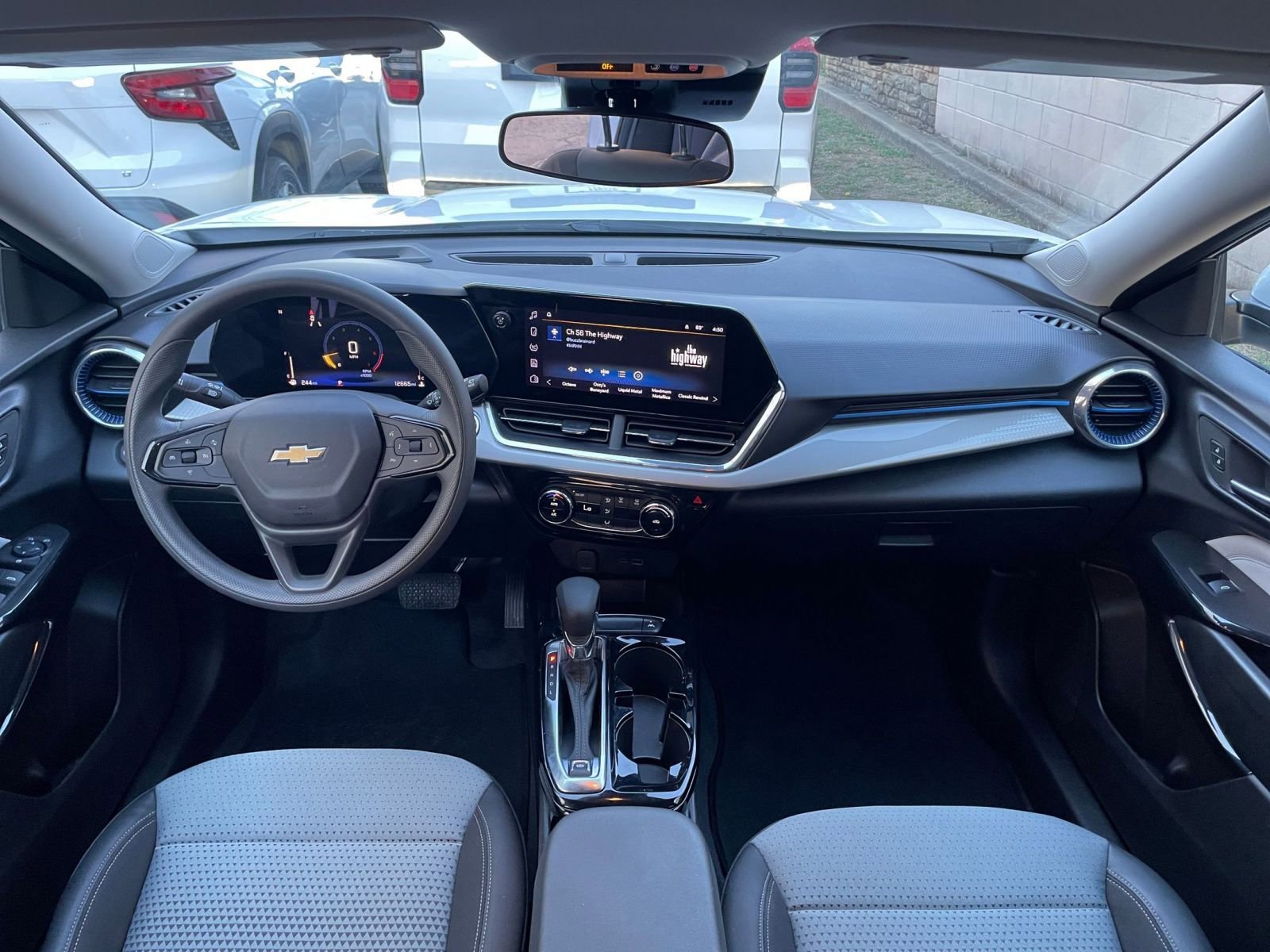 Thumbnail: 2025 Chevrolet Trax - 32