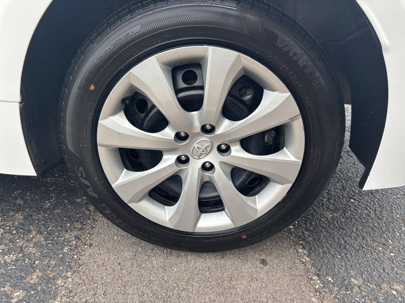 Thumbnail: 2023 Toyota Corolla - 28