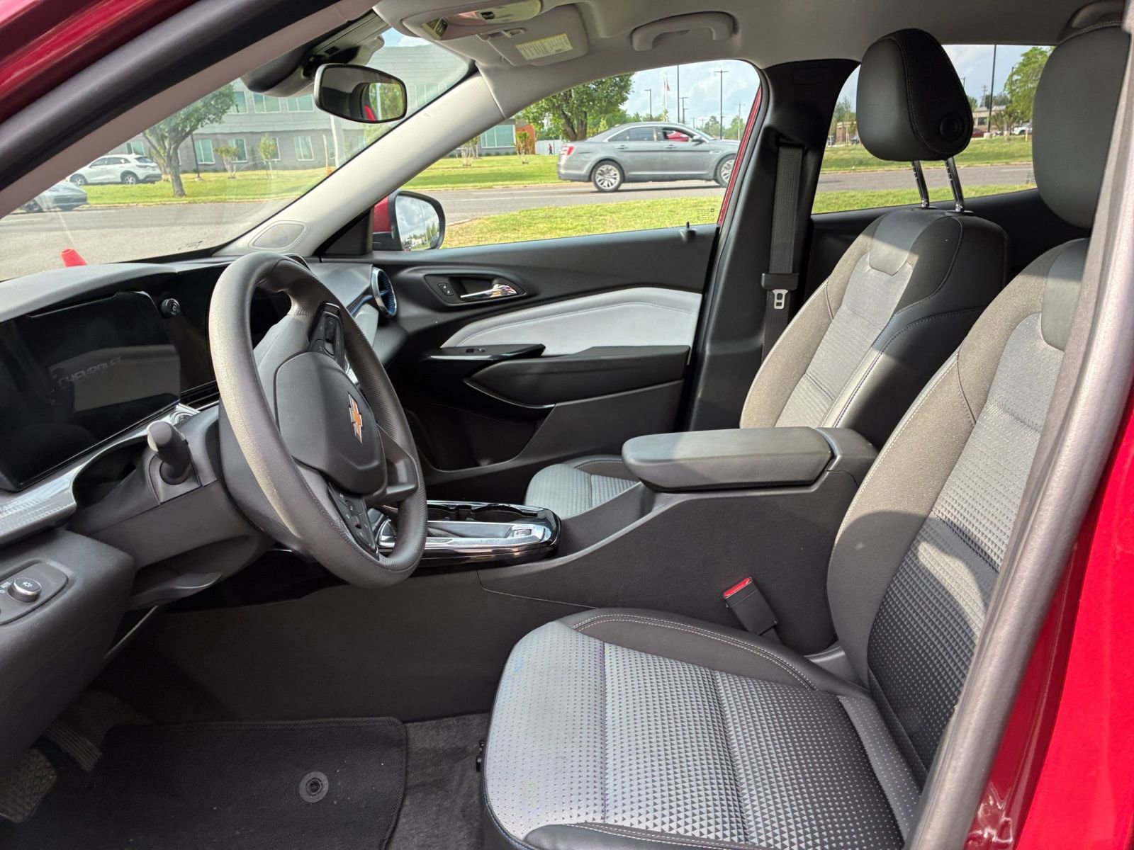 Thumbnail: 2025 Chevrolet Trax - 25