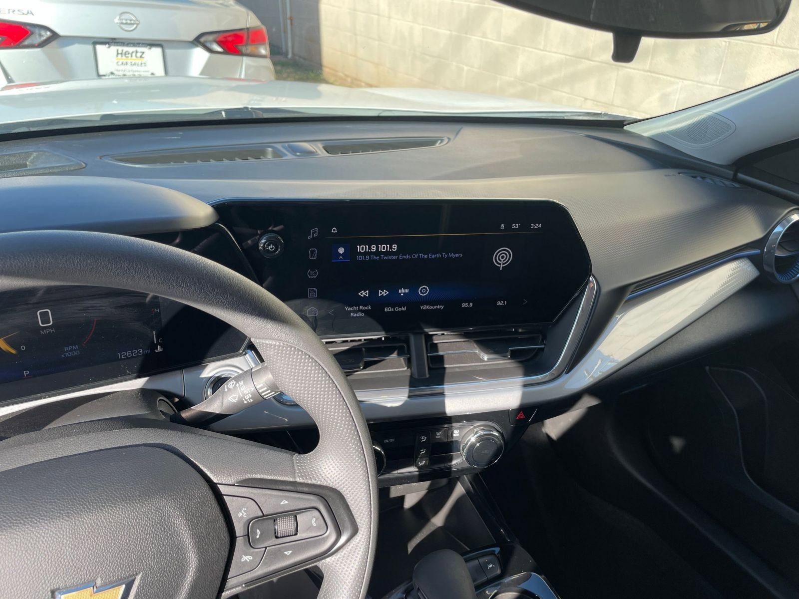 Thumbnail: 2025 Chevrolet Trax - 17