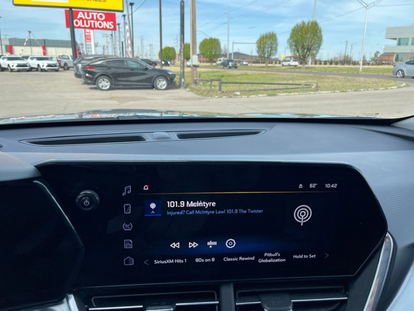 Thumbnail: 2025 Chevrolet Trax - 17