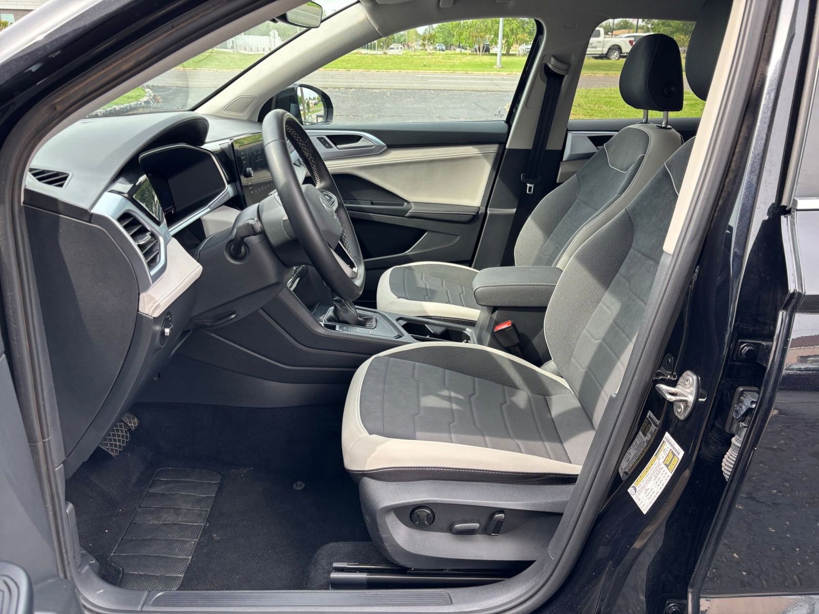 Thumbnail: 2025 Volkswagen Taos - 28