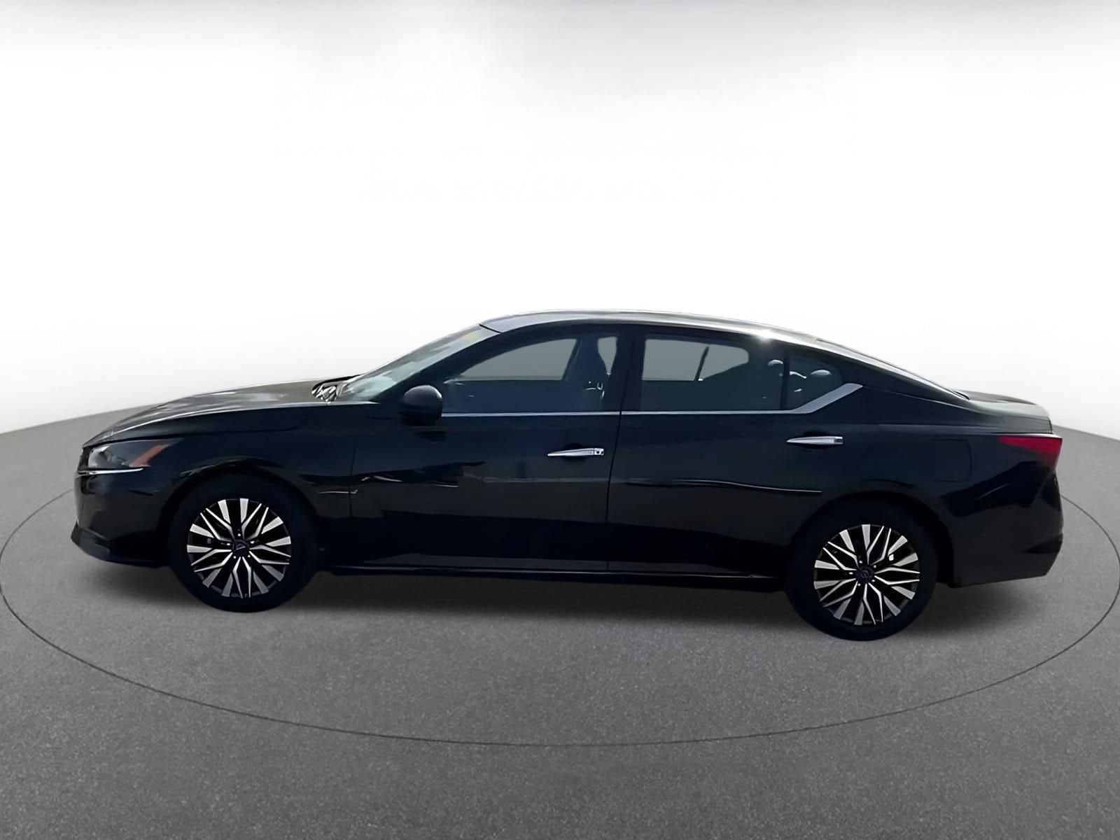 Thumbnail: 2025 Nissan Altima - 8