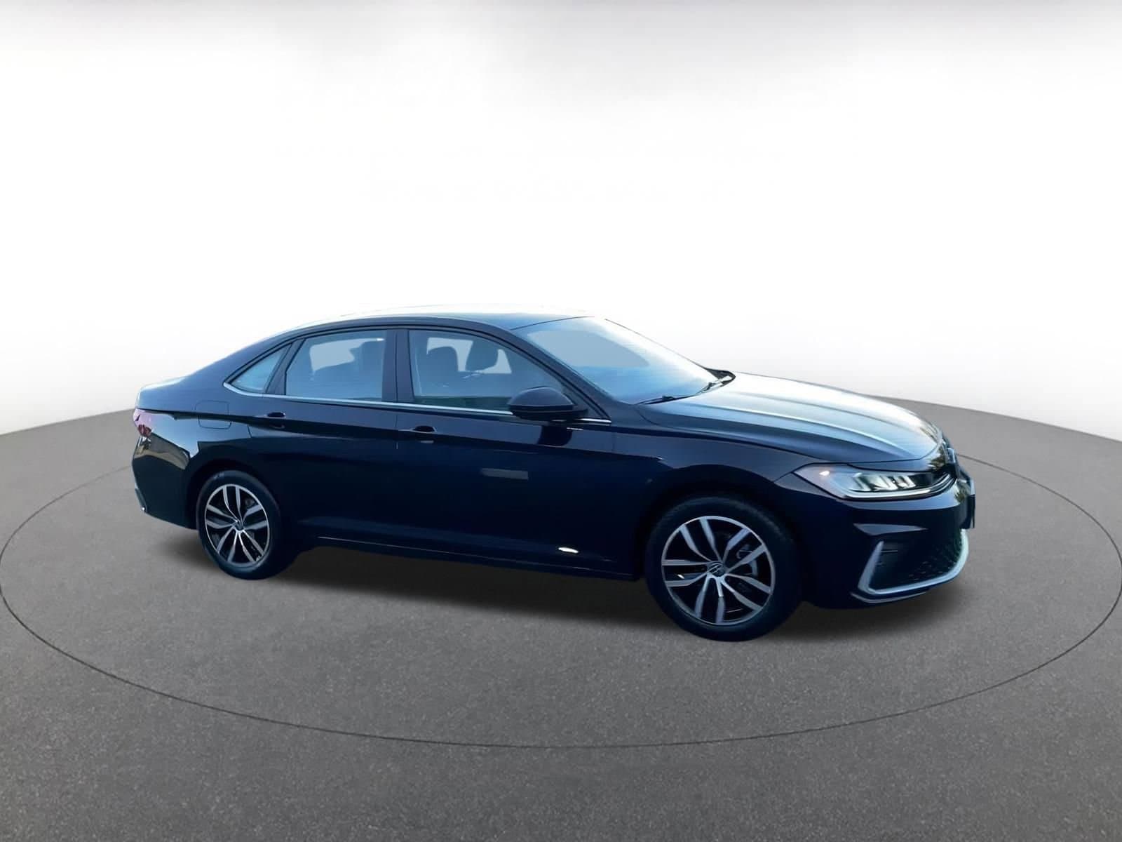 Thumbnail: 2025 Volkswagen Jetta - 2