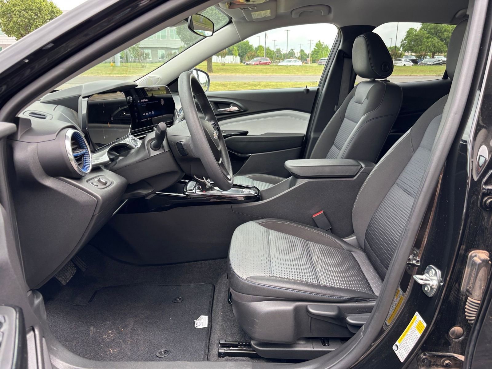 Thumbnail: 2025 Chevrolet Trax - 25