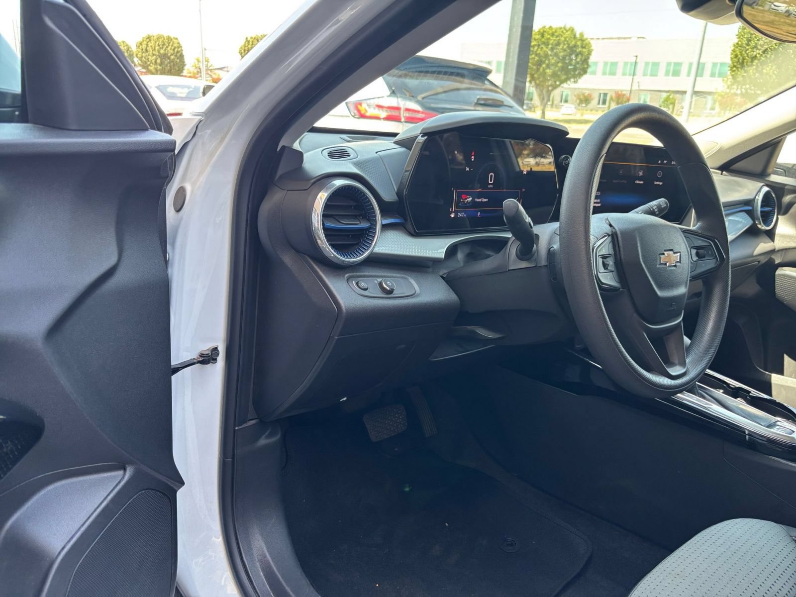 Thumbnail: 2025 Chevrolet Trax - 28