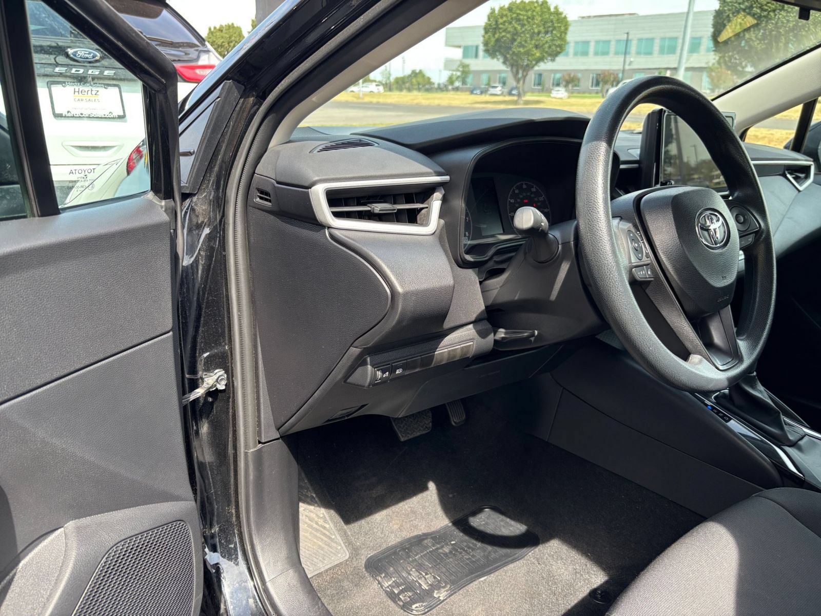 Thumbnail: 2025 Toyota Corolla - 32