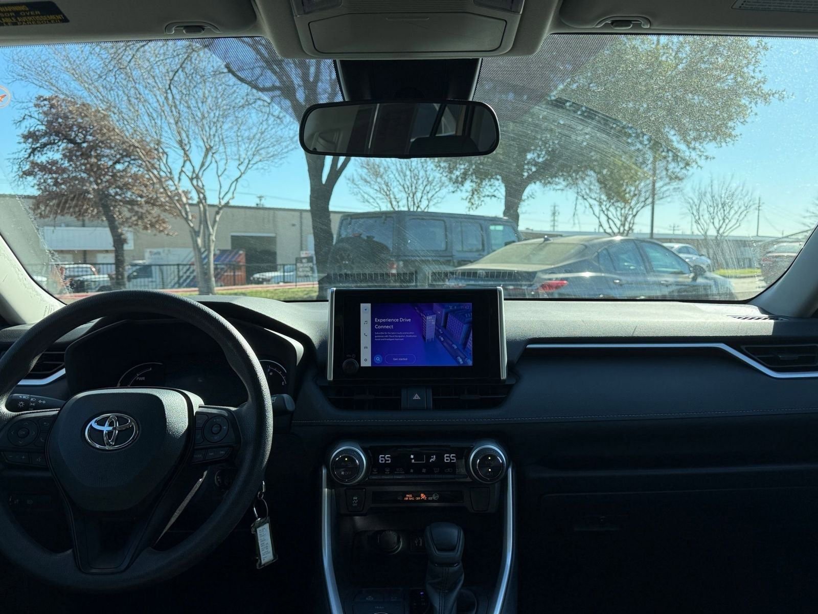 Thumbnail: 2025 Toyota RAV4 - 33