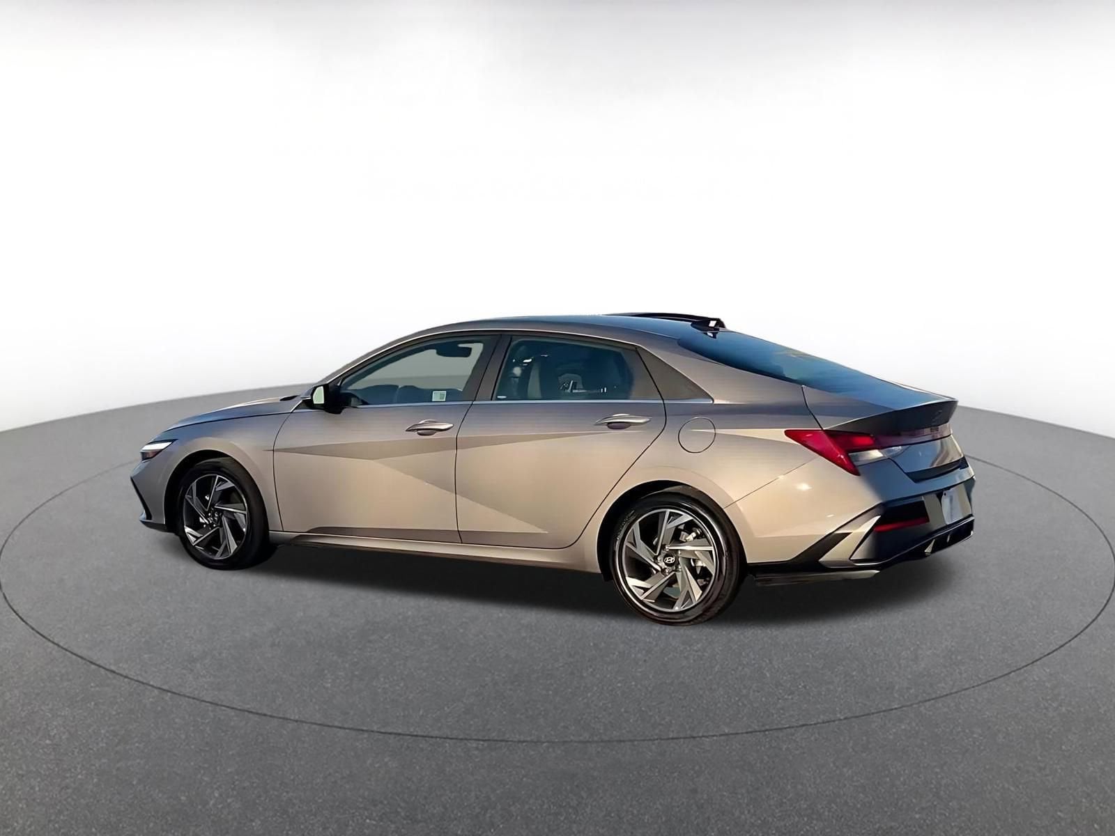 Thumbnail: 2025 Hyundai Elantra - 10