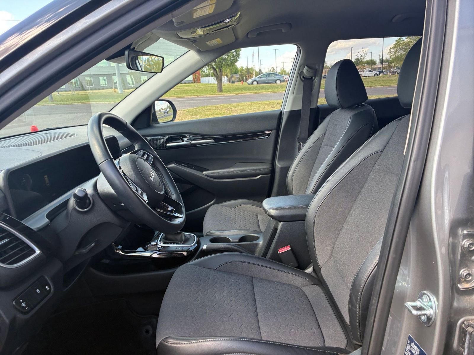 Thumbnail: 2025 Kia Seltos - 28