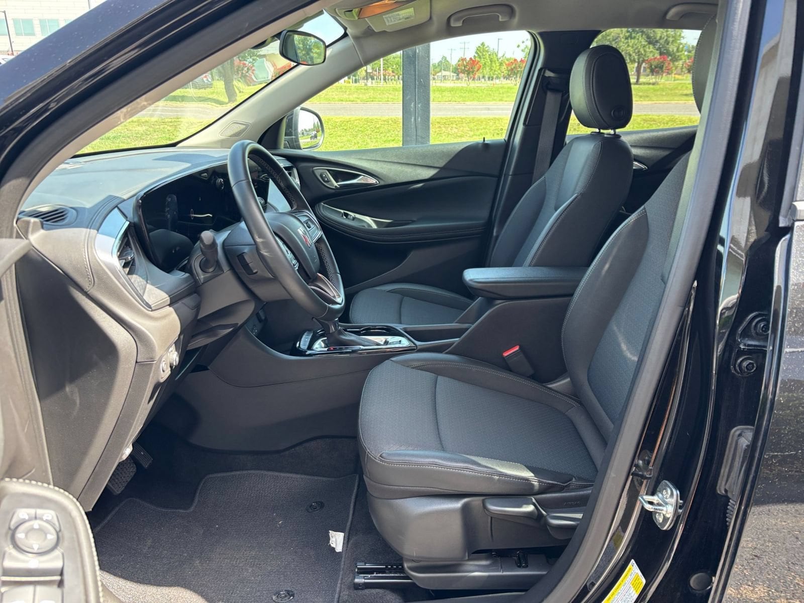 Thumbnail: 2025 Buick Encore GX - 21