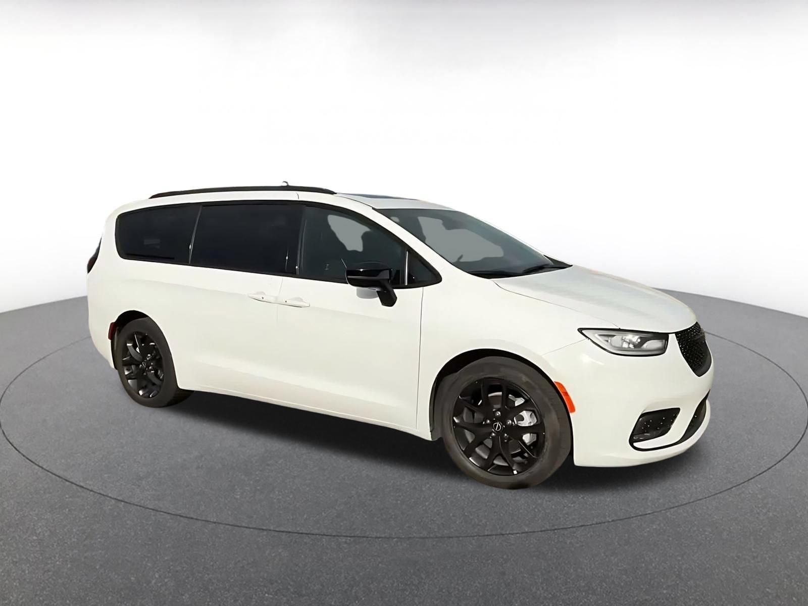 Thumbnail: 2025 Chrysler Pacifica - 2