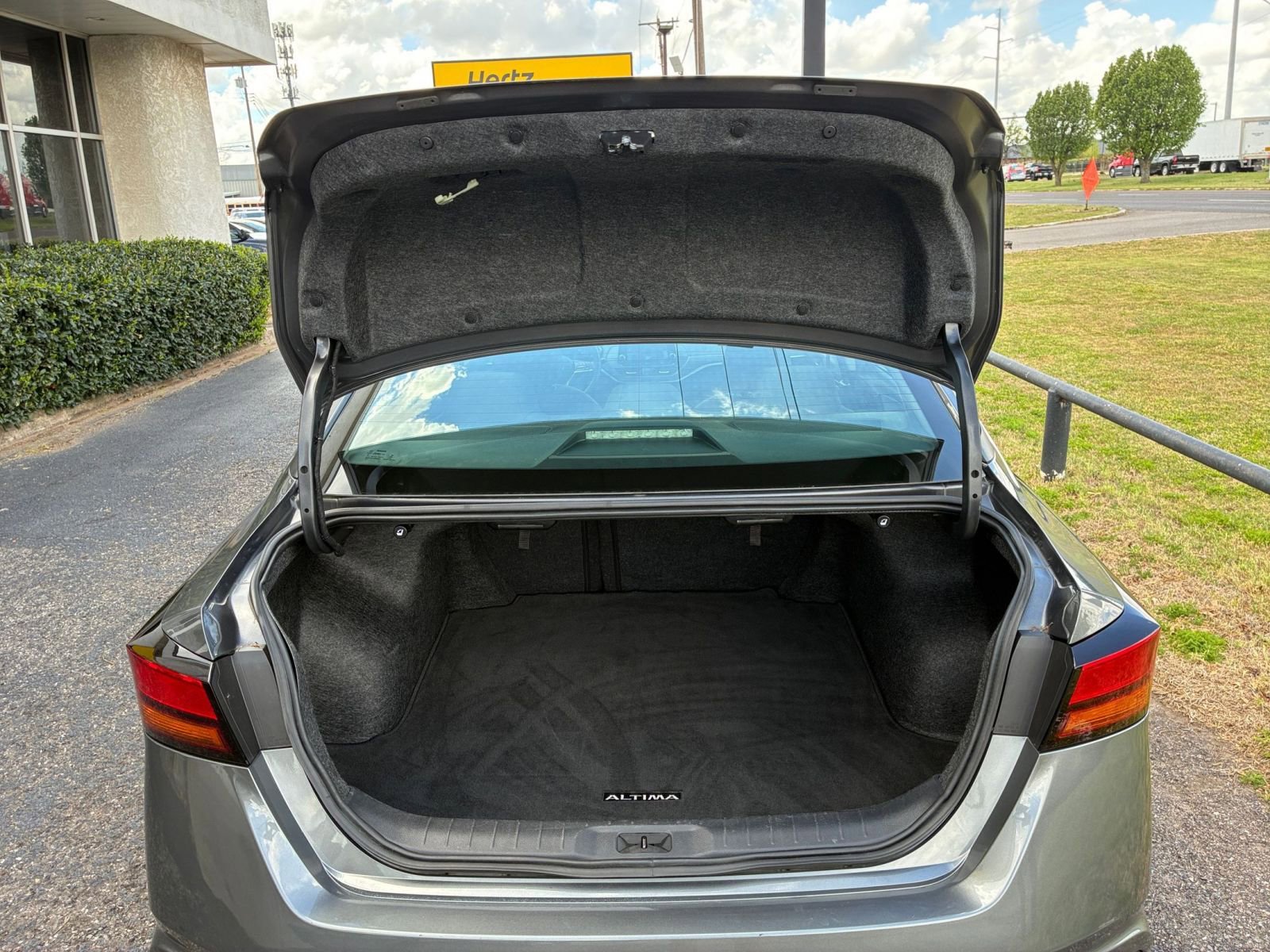 Thumbnail: 2025 Nissan Altima - 31
