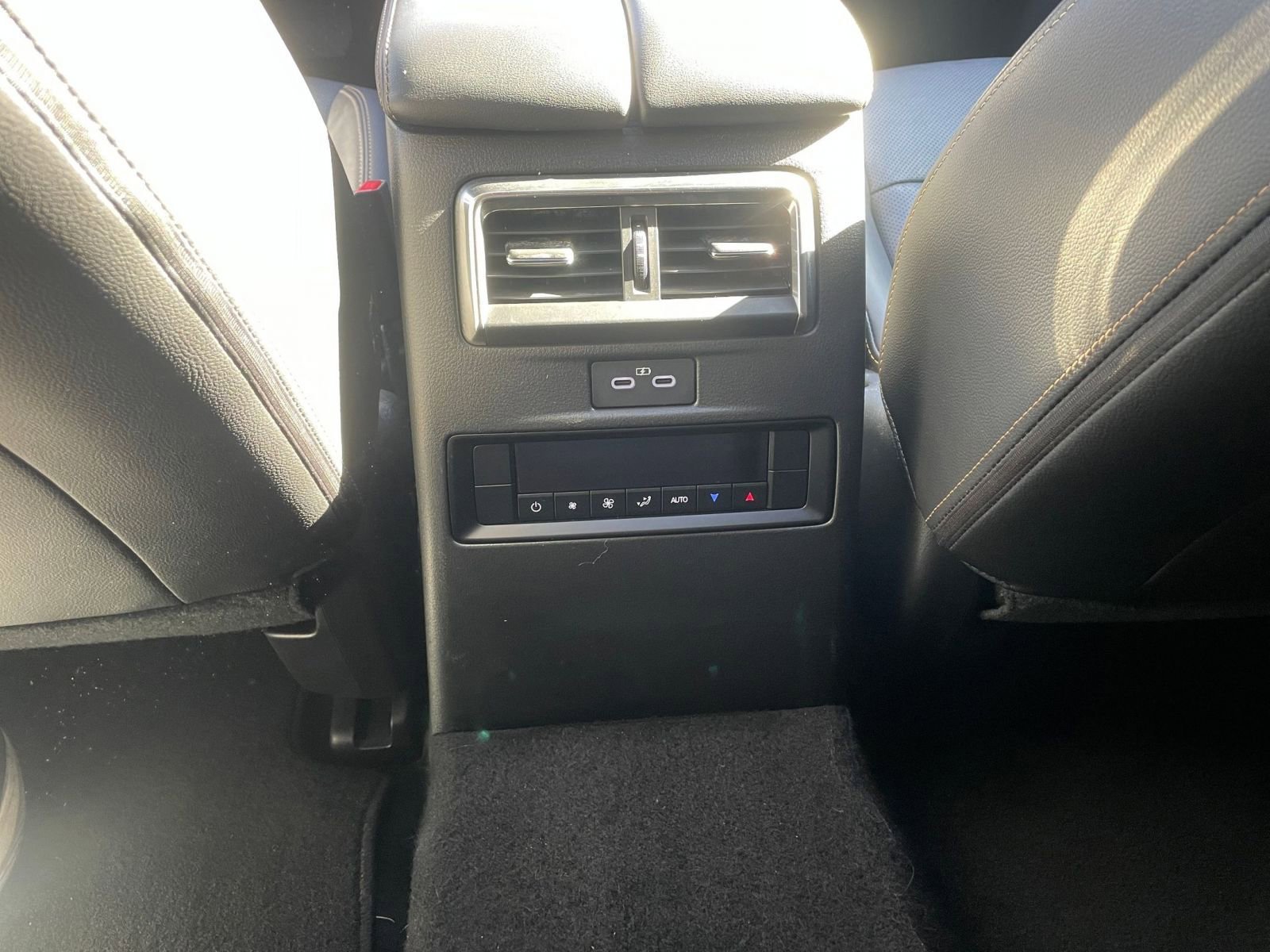 Thumbnail: 2025 Mazda CX-70 - 25