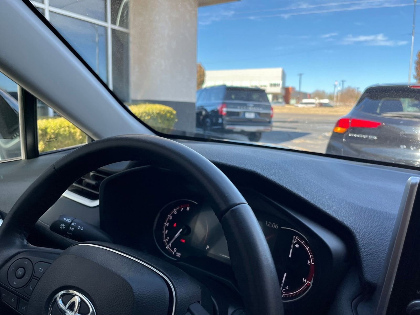 Thumbnail: 2025 Toyota RAV4 - 34