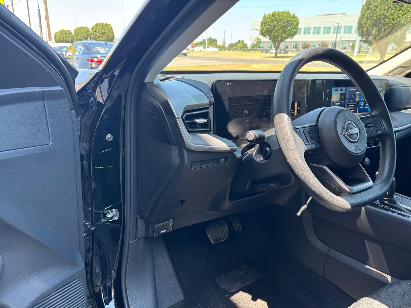 Thumbnail: 2026 Nissan Kicks - 32