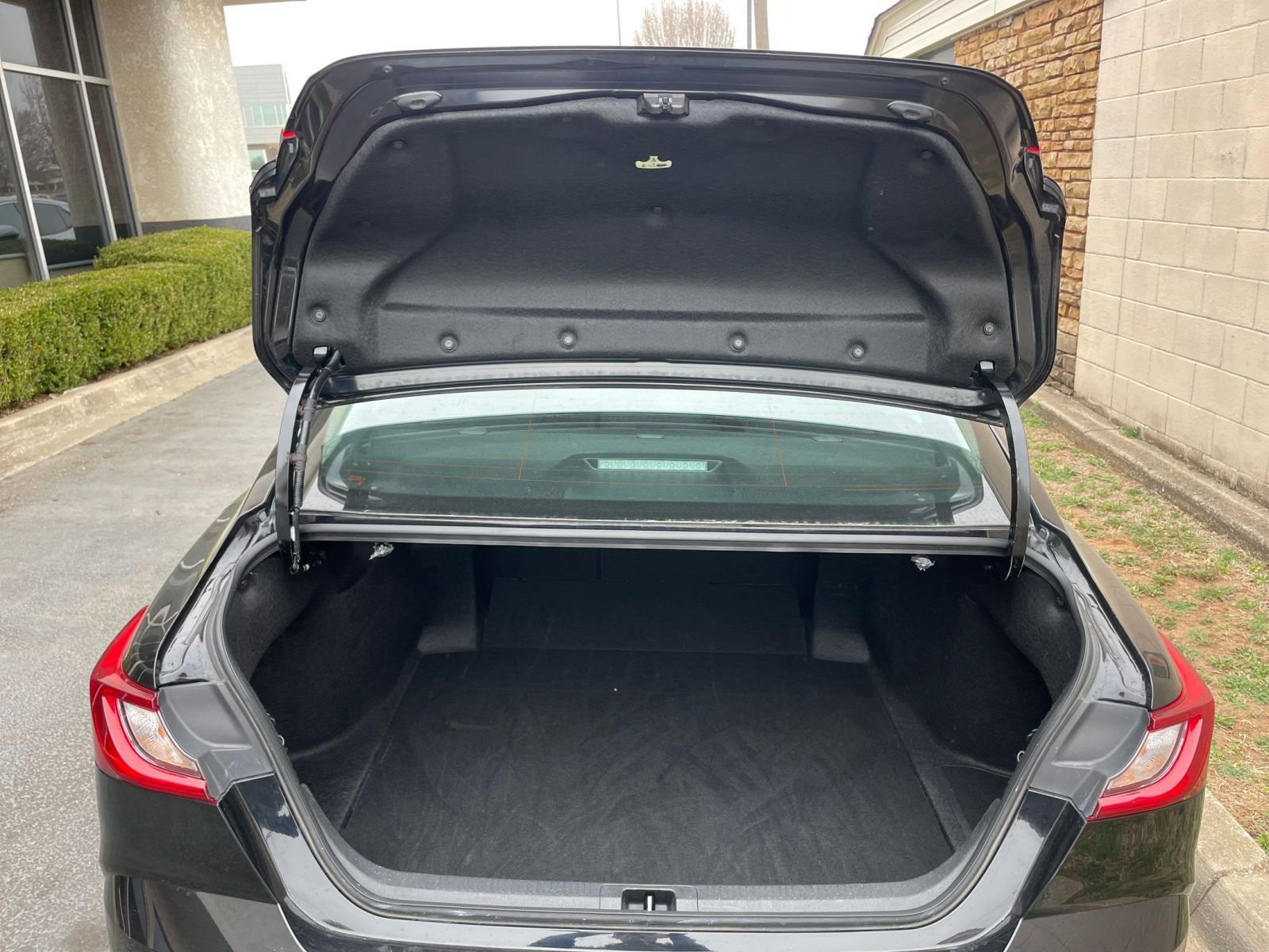 Thumbnail: 2025 Toyota Camry - 31