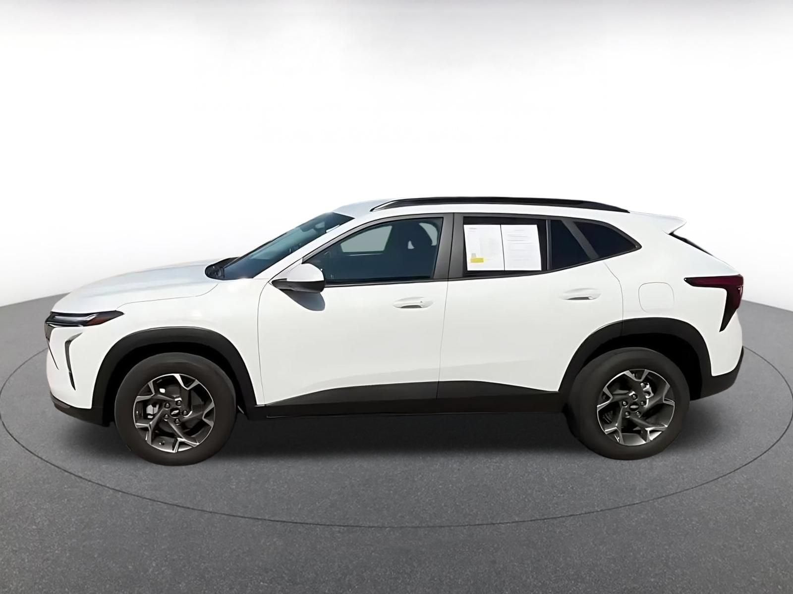 Thumbnail: 2025 Chevrolet Trax - 8