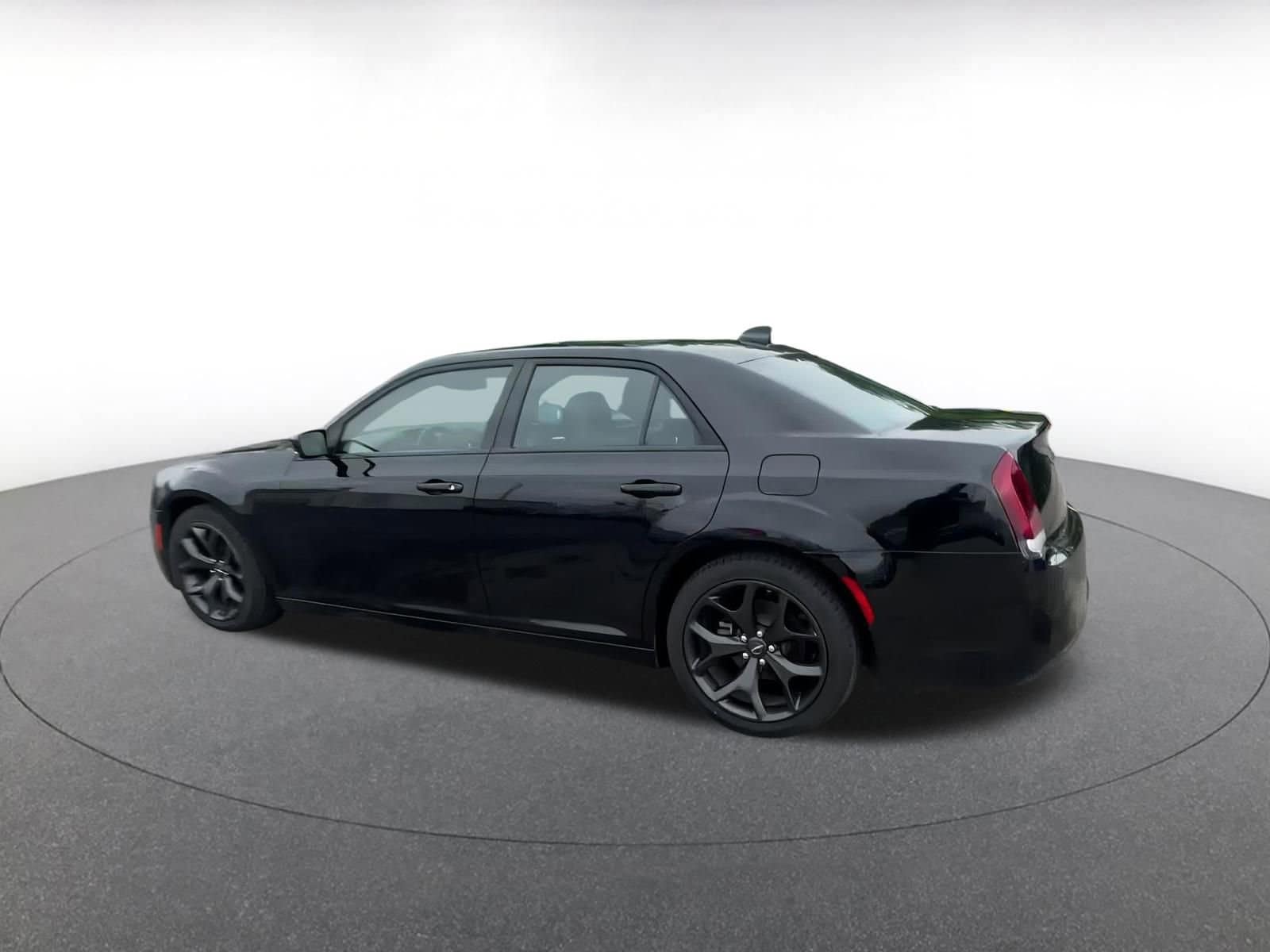 Thumbnail: 2022 Chrysler 300 - 10