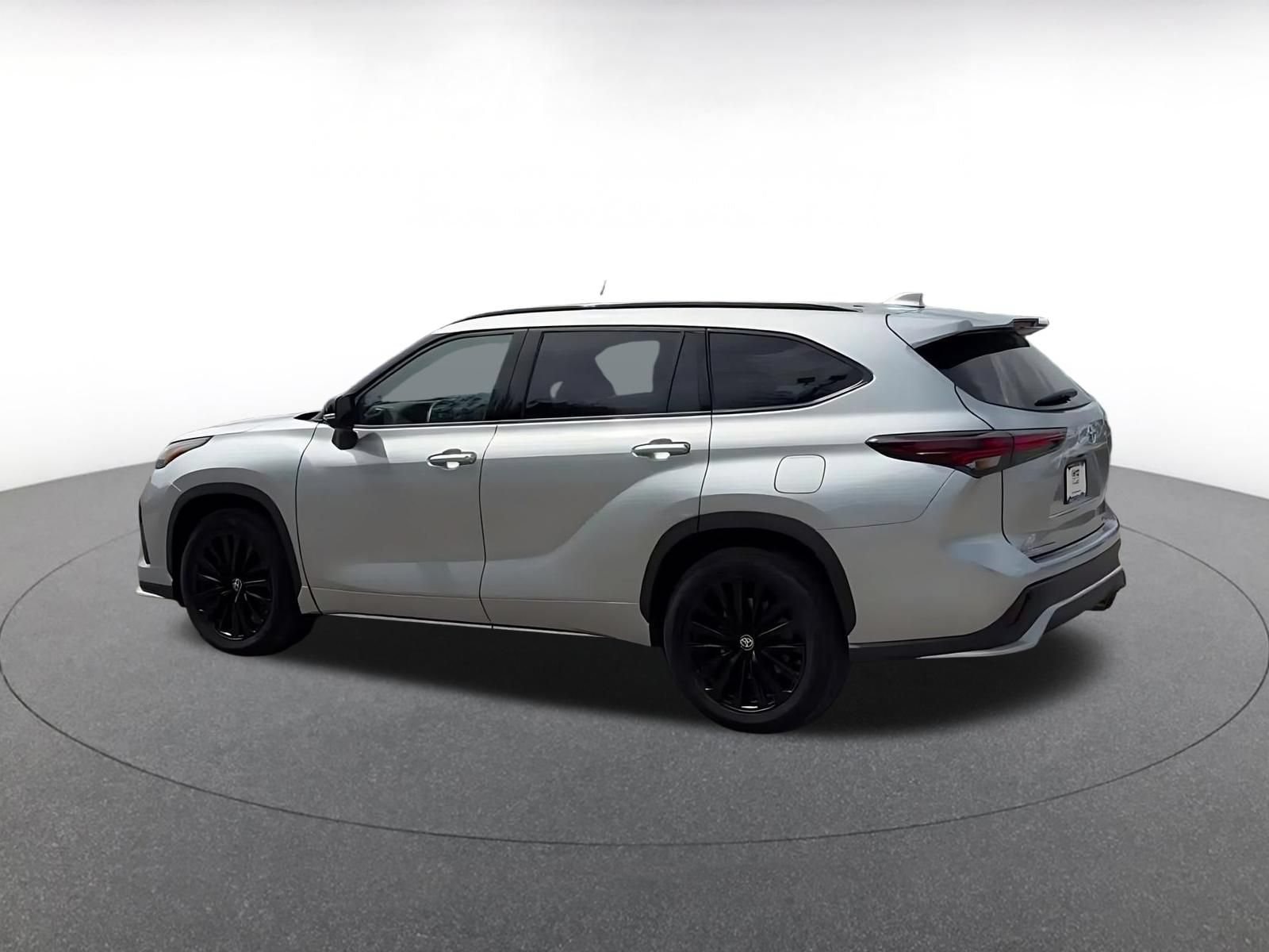 Thumbnail: 2025 Toyota Highlander - 10