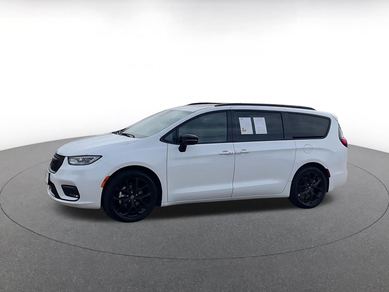 Thumbnail: 2025 Chrysler Pacifica - 8