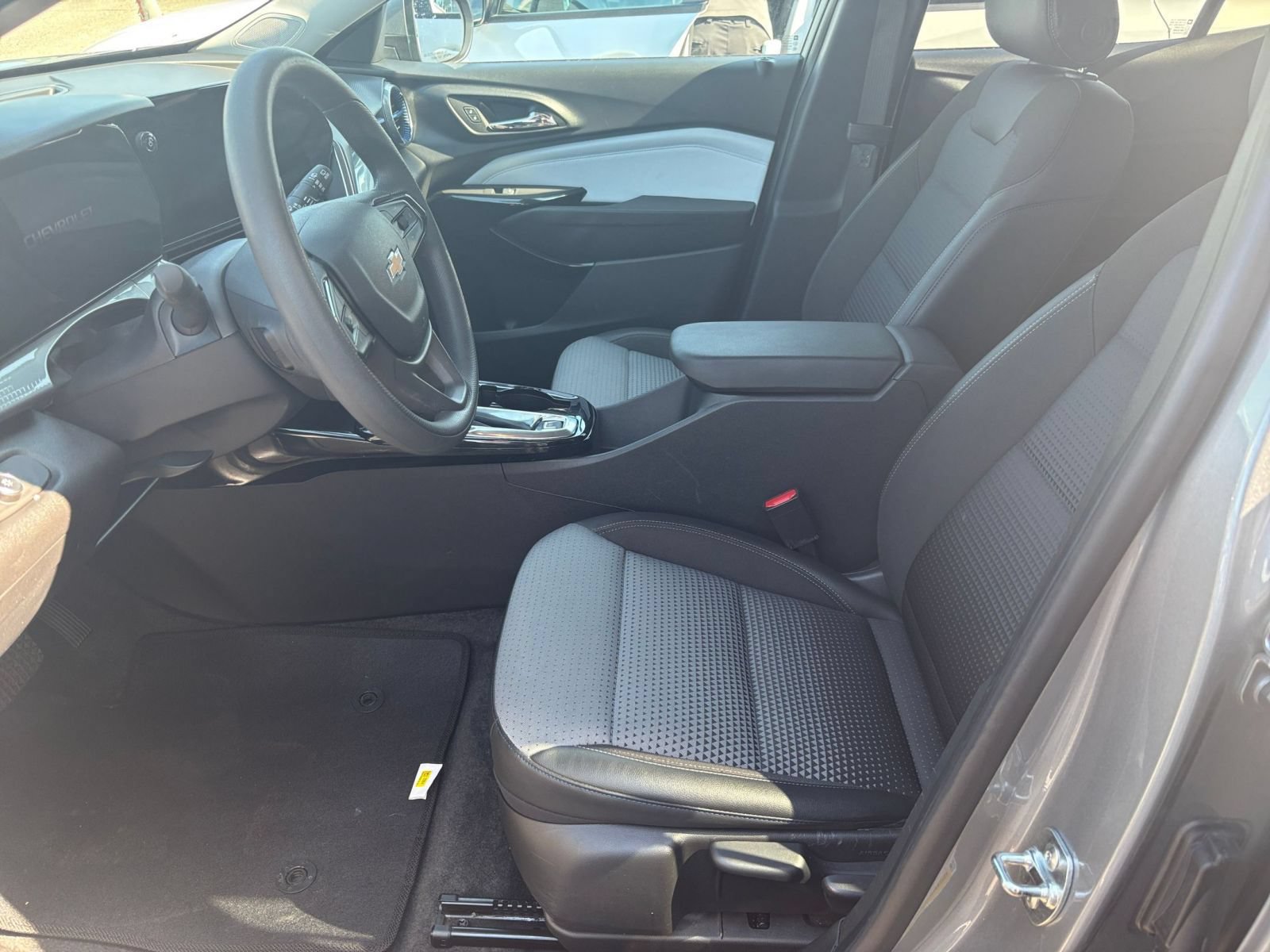 Thumbnail: 2025 Chevrolet Trax - 25