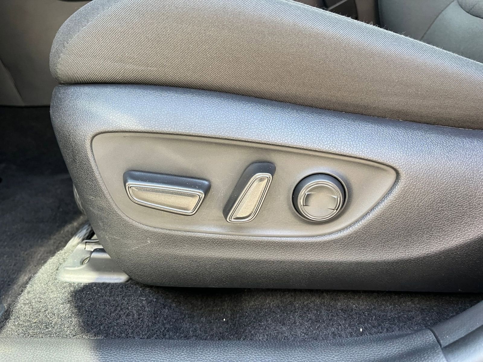 Thumbnail: 2025 Toyota RAV4 - 23